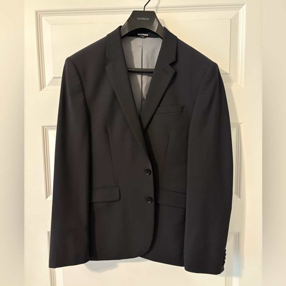 2 piece Express Suit - Picture 2 of 9